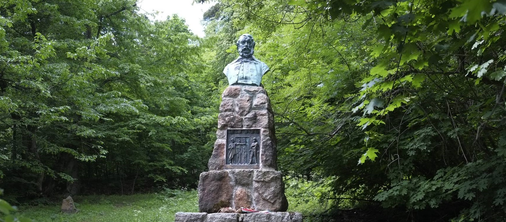 Varga Tamás: Kossuth-szobor domborműve (bronz) (pótlás)